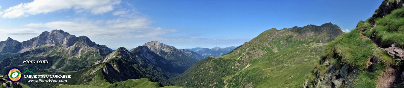 24 Panorama salendo dal Passo della Marogella alla Cima di Mezzeno sul sent. 107A.jpg